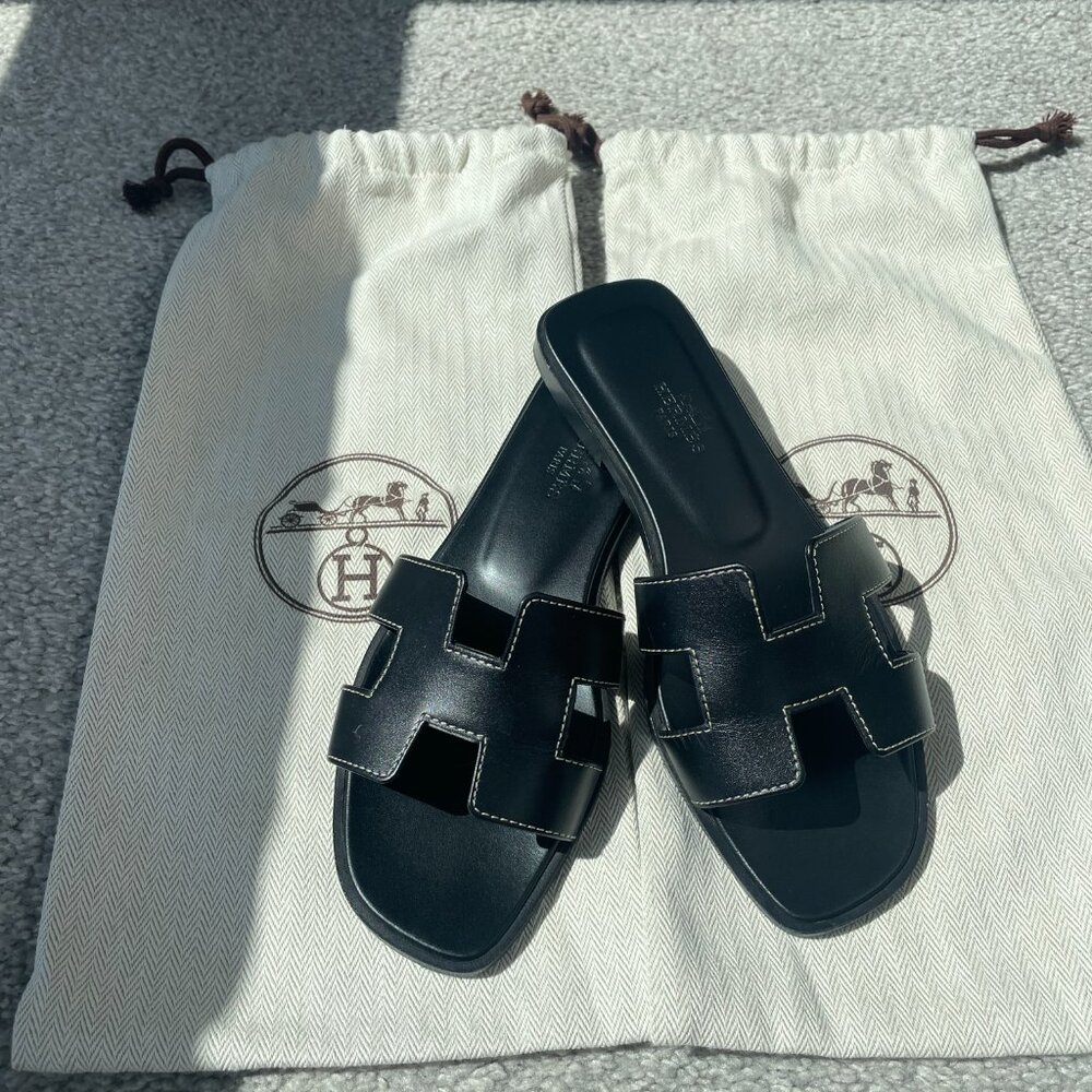 Hermes Oran Sandal in Black Leather - Picture 6 of 12